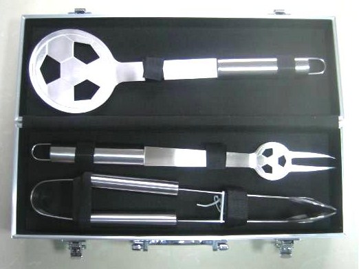 3pcs Football bbq tool set in alu.case