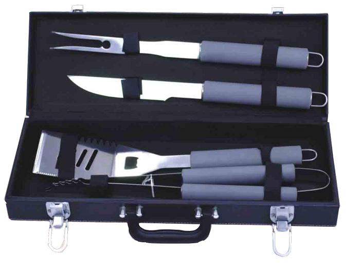 4 pcs new bbq tool set in wooden case